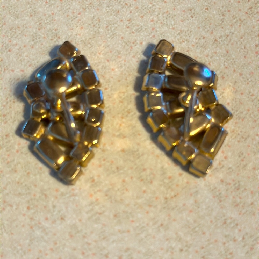 Vintage gold tone milk-glass rhinestone necklace and screw back earrings… - Picture 7 of 7